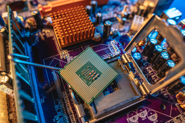 【供應(yīng)】Microchip微控制器，供應(yīng) 8 位 MCU，PIC? MCU，AVR? MCU，16 位 MCU